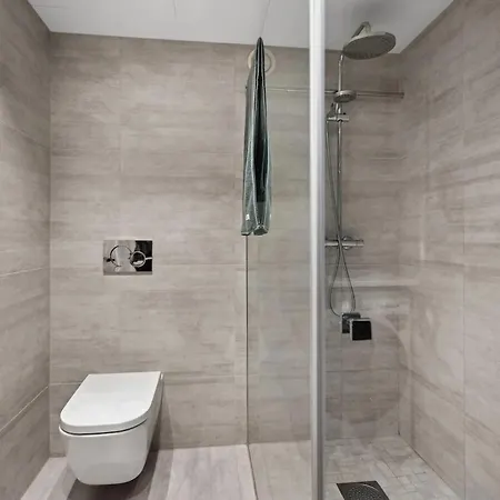 Leilighet Modern 3 Bedroom - 4 Minute Walk From Metro - Floor Baclony View