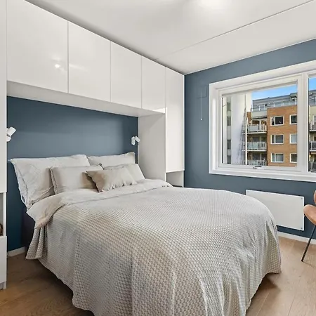 Modern 3 Bedroom - 4 Minute Walk From Metro - Floor Baclony View Leilighet *