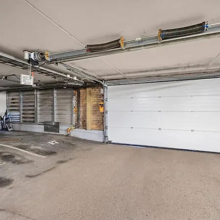 Modern 3 Bedroom - 4 Minute Walk From Metro - Floor Baclony View Leilighet Oslo
