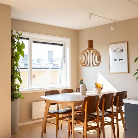 Modern 3 Bedroom - 4 Minute Walk From Metro - Floor Baclony View Leilighet Oslo