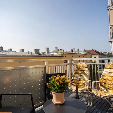 Modern 3 Bedroom - 4 Minute Walk From Metro - Floor Baclony View Leilighet *