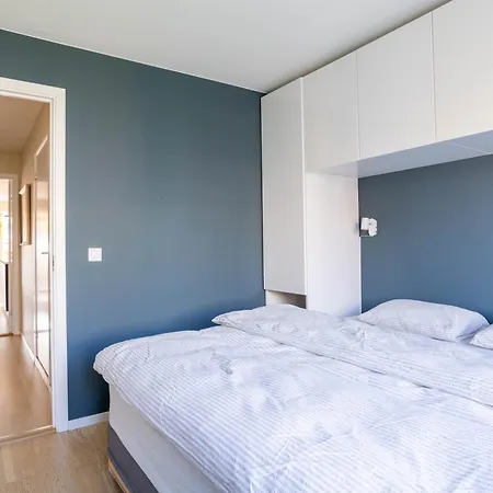 Modern 3 Bedroom - 4 Minute Walk From Metro - Floor Baclony View Leilighet *