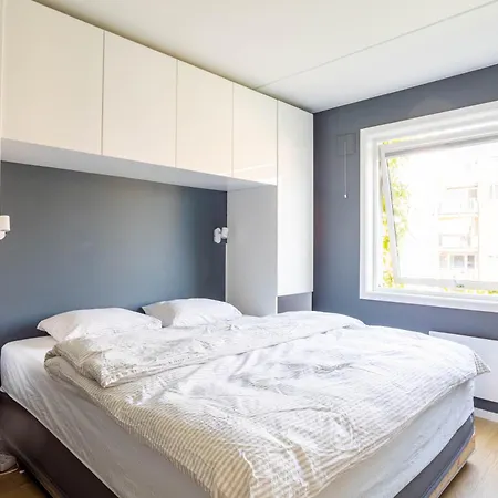 Modern 3 Bedroom - 4 Minute Walk From Metro - Floor Baclony View Leilighet