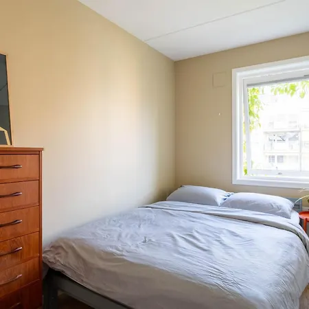 Modern 3 Bedroom - 4 Minute Walk From Metro - Floor Baclony View Leilighet *