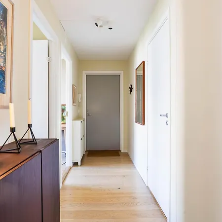 Modern 3 Bedroom - 4 Minute Walk From Metro - Floor Baclony View Leilighet