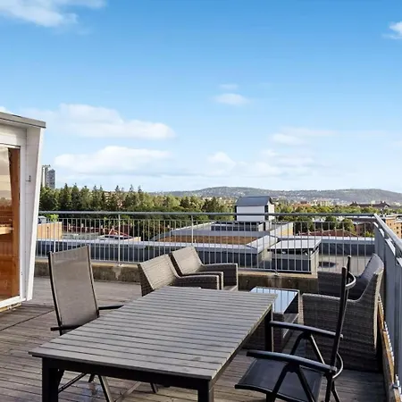 Modern 3 Bedroom - 4 Minute Walk From Metro - Floor Baclony View Leilighet
