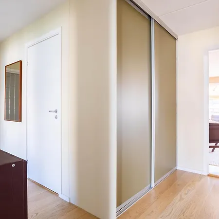 Modern 3 Bedroom - 4 Minute Walk From Metro - Floor Baclony View Leilighet