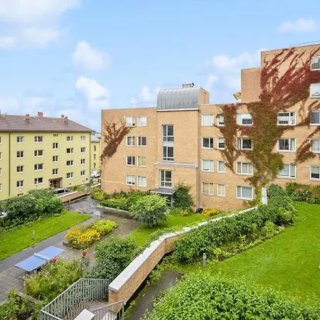 Modern 3 Bedroom - 4 Minute Walk From Metro - Floor Baclony View Leilighet
