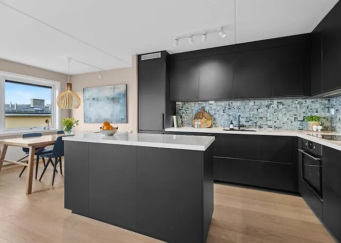 Modern 3 Bedroom - 4 Minute Walk From Metro - Floor Baclony View Apartment *