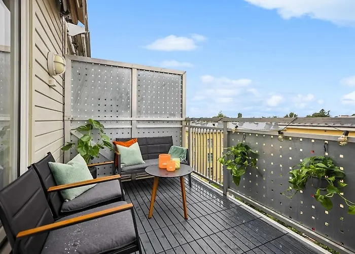 Modern 3 Bedroom - 4 Minute Walk From Metro - Floor Baclony View Apartment