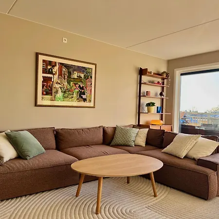 Modern 3 Bedroom - 4 Minute Walk From Metro - Floor Baclony View Lägenhet