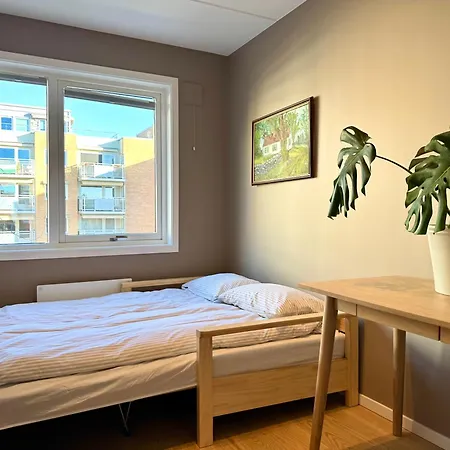 Modern 3 Bedroom - 4 Minute Walk From Metro - Floor Baclony View *