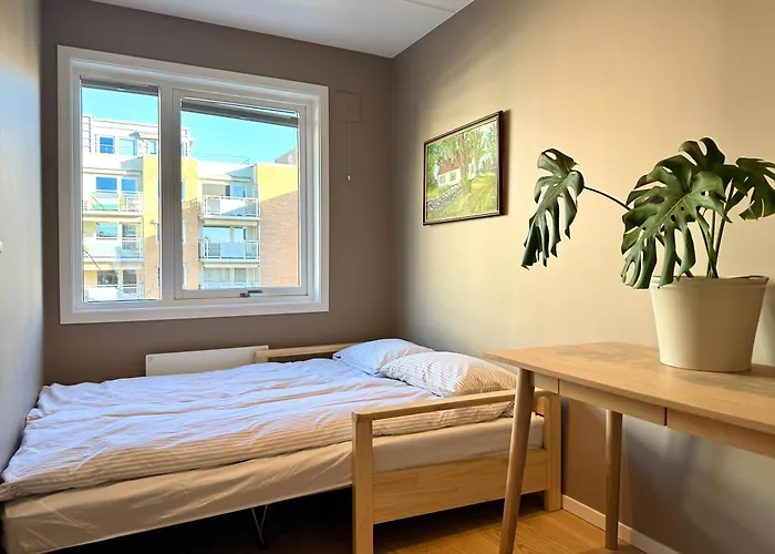 Modern 3 Bedroom - 4 Minute Walk From Metro - Floor Baclony View *